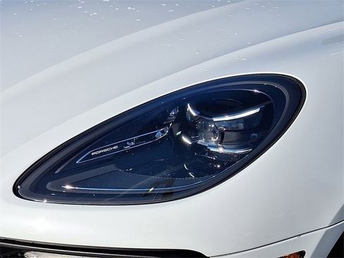Used 2022 Porsche Macan S image 9
