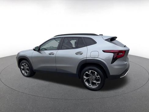 Used 2025 Chevrolet Trax LT FWD image 10