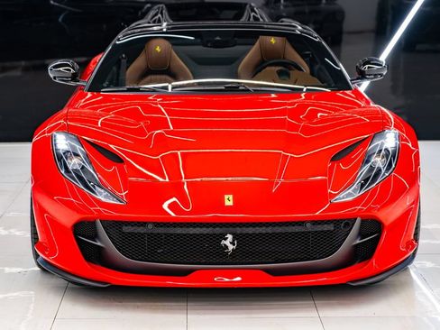 Used 2021 Ferrari 812 GTS RWD image 5
