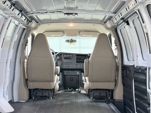 Used 2017 GMC Savana 2500 RWD image 15