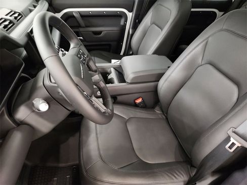 Used 2025 Land Rover Defender 110 X-Dynamic SE image 16