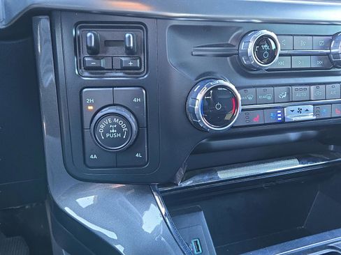 Used 2023 Ford F150 Lariat image 28