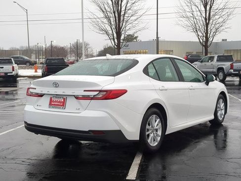 Used 2026 Toyota Camry LE image 5