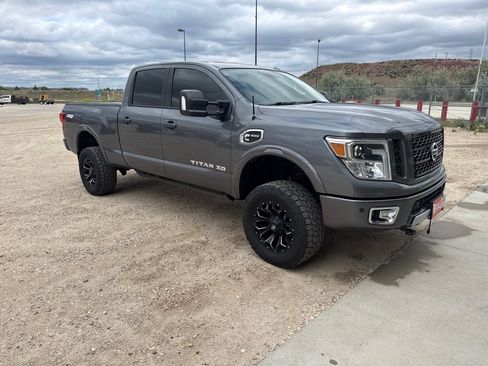 Used 2018 Nissan Titan PRO-4X w/ Pro-4x Convenience Package AWD/4WD image 9