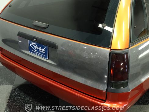 Used 1992 Oldsmobile Custom Cruiser RWD image 25