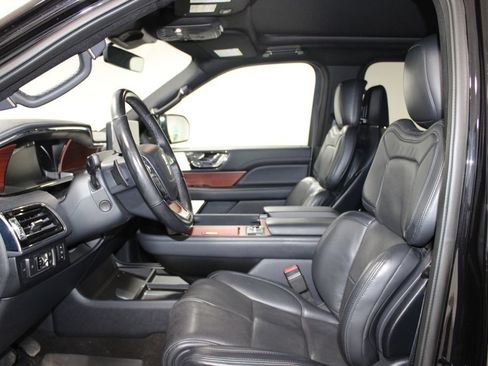 Used 2022 Lincoln Navigator Reserve AWD/4WD image 19