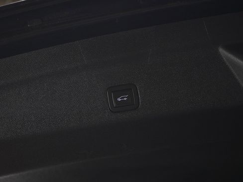 Used 2025 GMC Yukon XL Denali AWD/4WD image 19