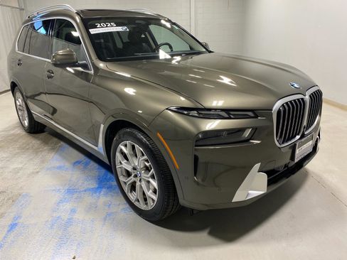 Used 2025 BMW X7 xDrive40i w/ Climate Comfort Package image 5