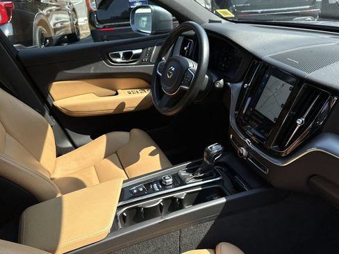 Used 2019 Volvo XC60 T6 Momentum w/ Multimedia Package AWD/4WD image 25