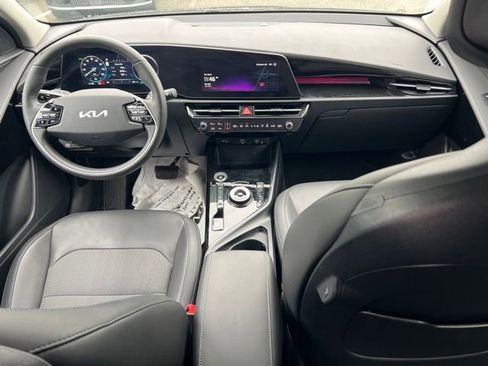 Certified 2025 Kia Niro Wind w/ Wind Preserve Package FWD image 10