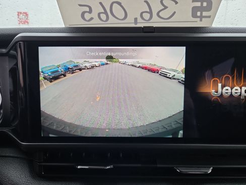 Used 2025 Jeep Wrangler Unlimited Sport AWD/4WD image 23