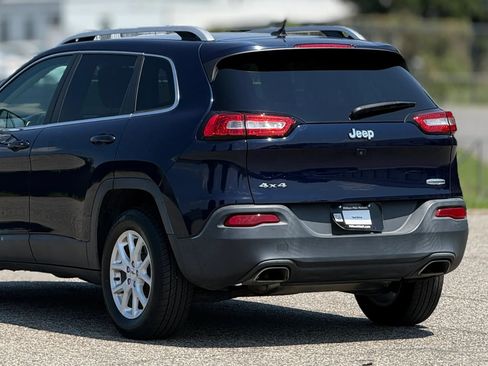 Used 2016 Jeep Cherokee Latitude AWD/4WD image 16