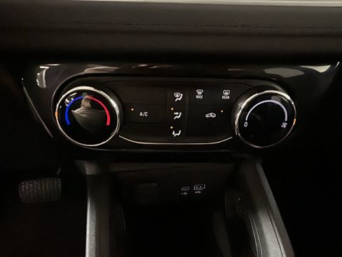 Used 2025 Chevrolet TrailBlazer LT FWD image 24