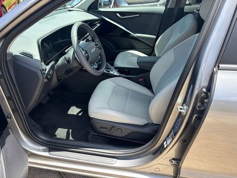 Used 2025 Kia Niro EX FWD image 9