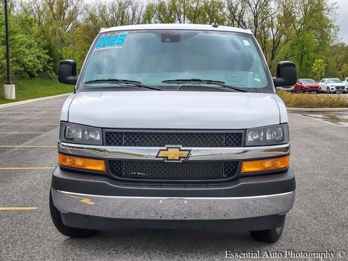 Used 2025 Chevrolet Express 3500 LT w/ LT Preferred Equipment Group RWD image 4