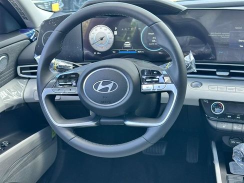 Used 2026 Hyundai Elantra Limited FWD image 7