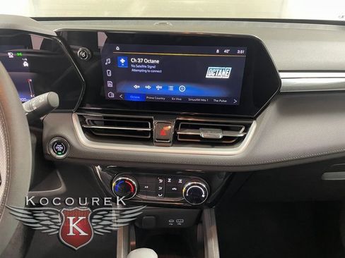 Used 2025 Chevrolet TrailBlazer LT w/ Driver Confidence Package image 16