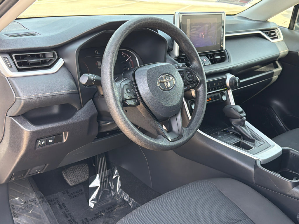 Used 2025 Toyota RAV4 LE AWD/4WD image 18