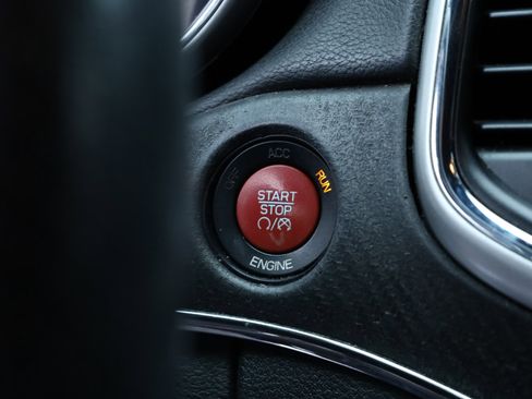 Used 2015 Jeep Grand Cherokee SRT w/ Trailer Tow Group IV image 33