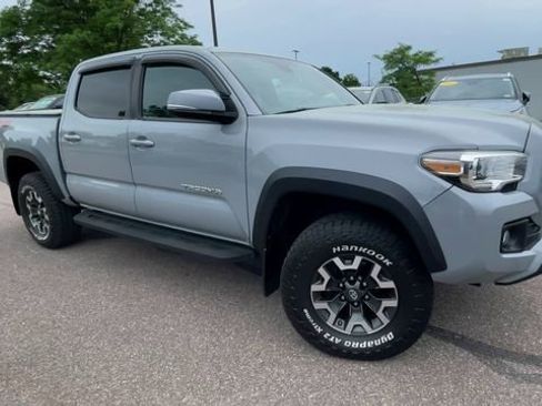 Certified 2019 Toyota Tacoma TRD Off-Road AWD/4WD image 8
