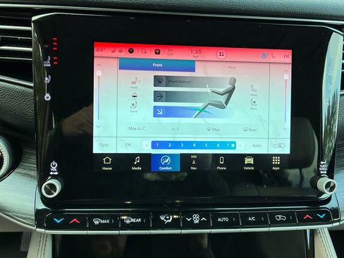 Used 2023 Jeep Wagoneer L Series III w/ Premium Group I image 17