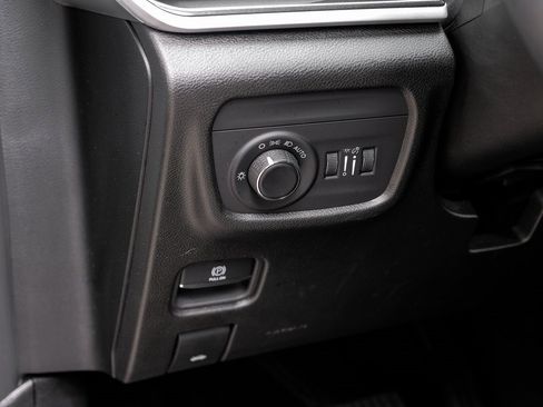 Used 2023 Jeep Grand Cherokee Altitude image 37