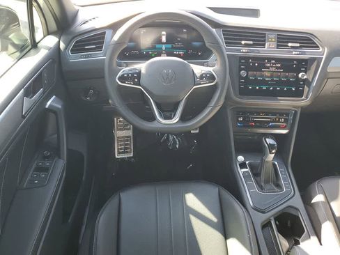 Used 2023 Volkswagen Tiguan SE R-Line image 15