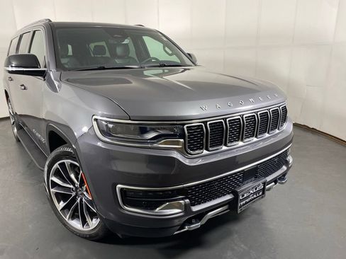 Used 2023 Jeep Wagoneer L Series II w/ Premium Group I AWD/4WD image 3
