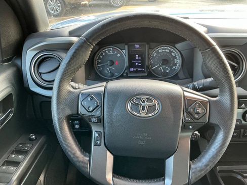 Used 2017 Toyota Tacoma TRD Off-Road w/ Premium & Technology Package image 22