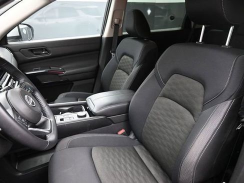 Used 2024 Nissan Pathfinder SV AWD/4WD image 13