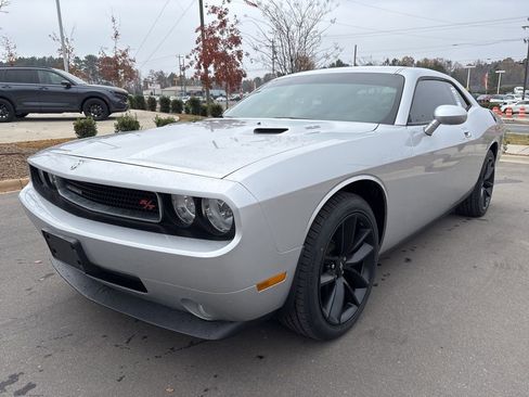 Used 2010 Dodge Challenger R/T image 1