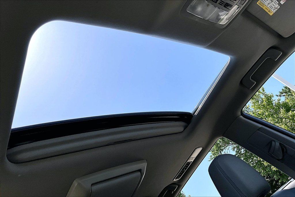 Used 2017 Toyota Highlander XLE AWD/4WD image 22