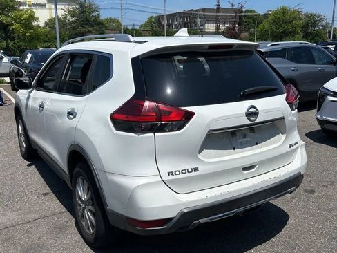 Used 2017 Nissan Rogue SV AWD/4WD image 3