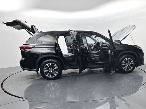 Used 2023 Toyota Highlander XLE AWD/4WD image 58