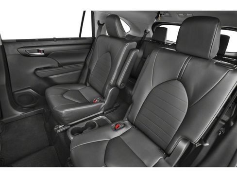 New 2025 Toyota Highlander XLE image 8