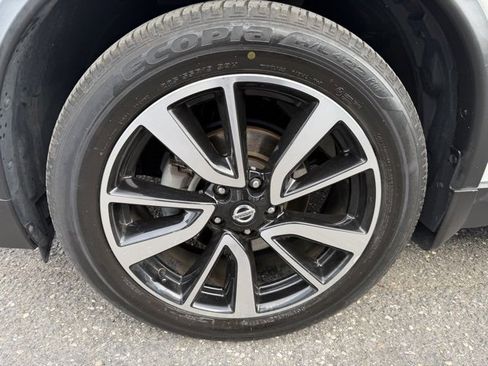 Used 2018 Nissan Rogue SL w/ Premium Package image 10