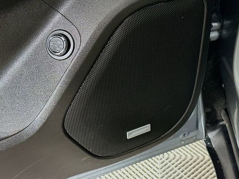 Used 2023 GMC Acadia SLT w/ Trailering Package image 28