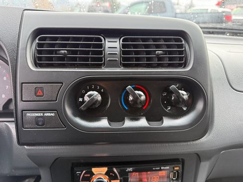 Used 2001 Nissan Frontier XE image 23
