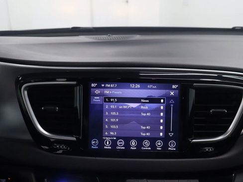 Used 2018 Chrysler Pacifica Touring-L w/ Premium Audio Group image 24
