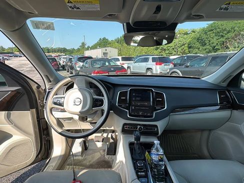 Used 2016 Volvo XC90 T6 Momentum w/ Momentum Plus Package AWD/4WD image 4
