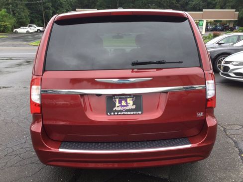 Used 2015 Chrysler Town & Country Touring w/ Driver Convenience Group FWD image 8