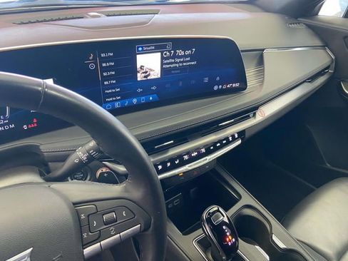 Used 2025 Cadillac XT4 Premium Luxury image 21