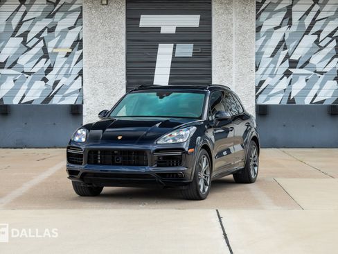 Used 2023 Porsche Cayenne Turbo S AWD/4WD image 5