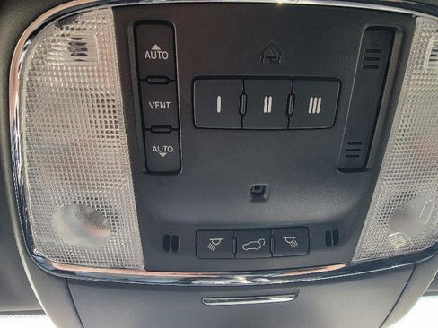 Used 2022 Jeep Grand Cherokee Laredo X image 18