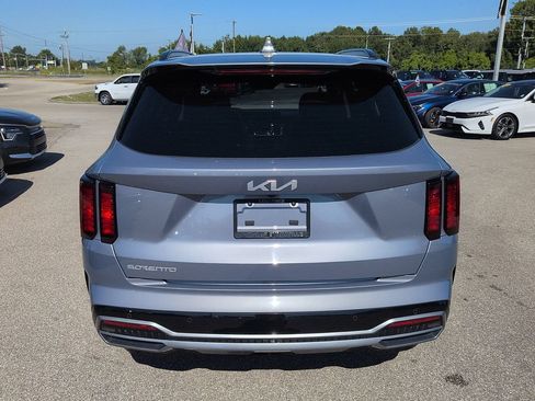 Used 2023 Kia Sorento EX w/ Panoramic Sunroof Package FWD image 6