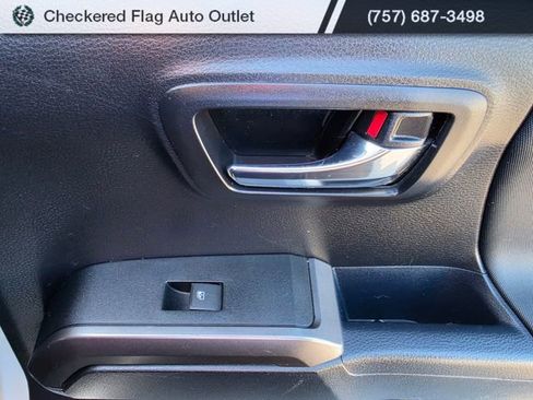 Used 2018 Toyota Tacoma TRD Sport image 45