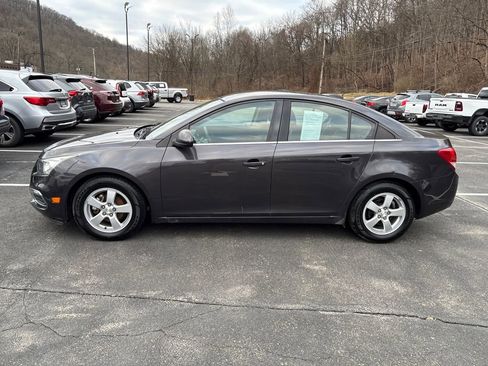 Used 2016 Chevrolet Cruze LT w/ Technology Package FWD image 2