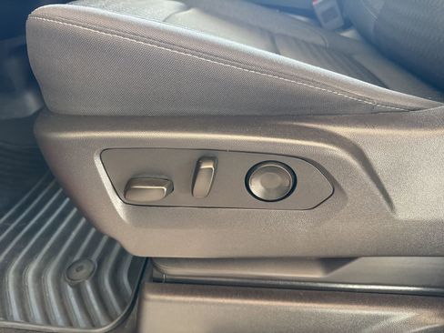 Used 2024 Chevrolet Silverado 1500 LT image 18