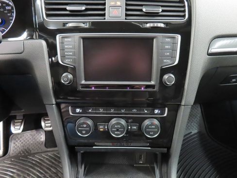 Used 2016 Volkswagen Golf R 4-Door image 12