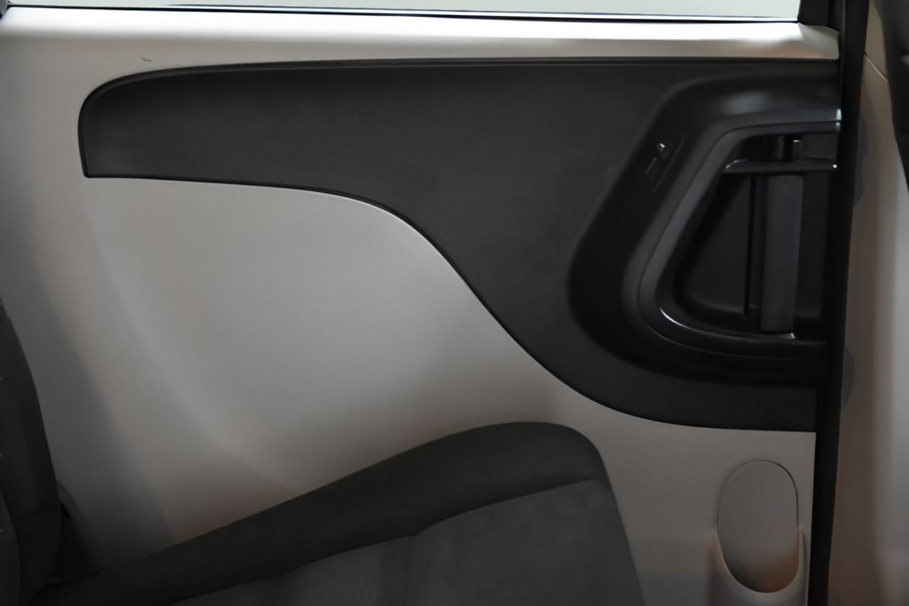 Used 2018 Dodge Grand Caravan SE w/ UConnect Hands-Free Group FWD image 10